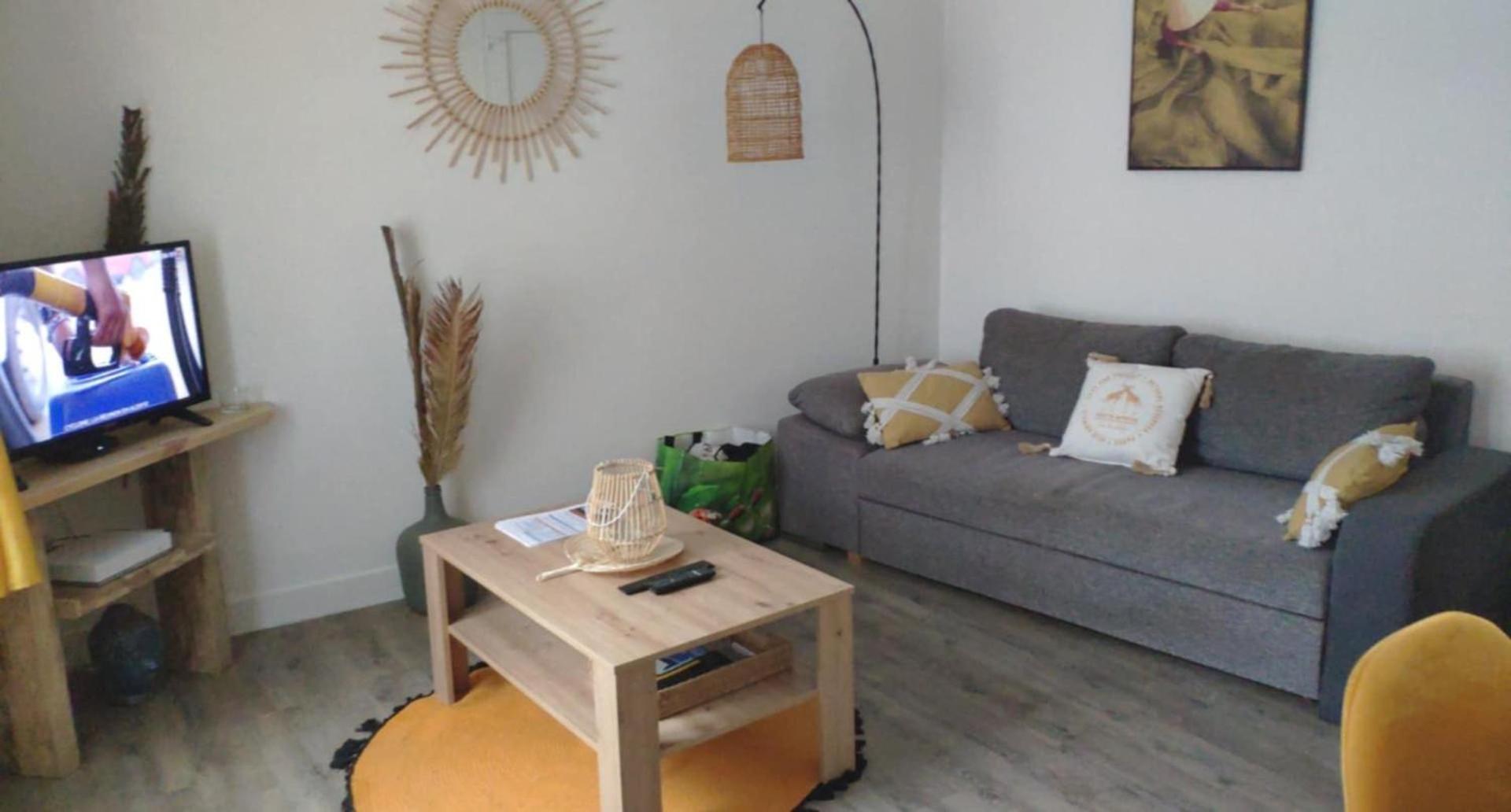 Des Hallettes Apartment *
